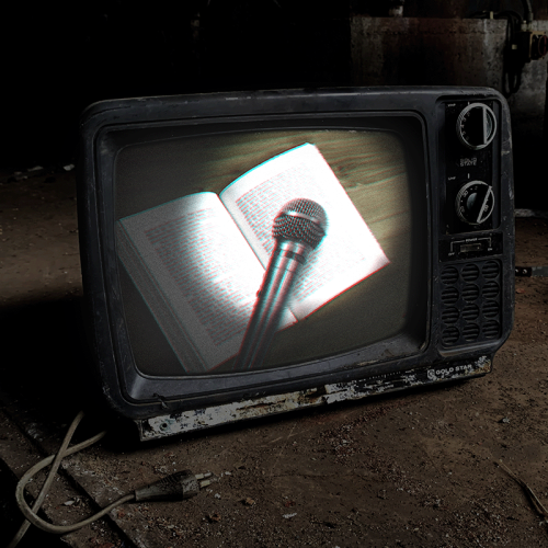 テレビに映ったマイクと本の画像
